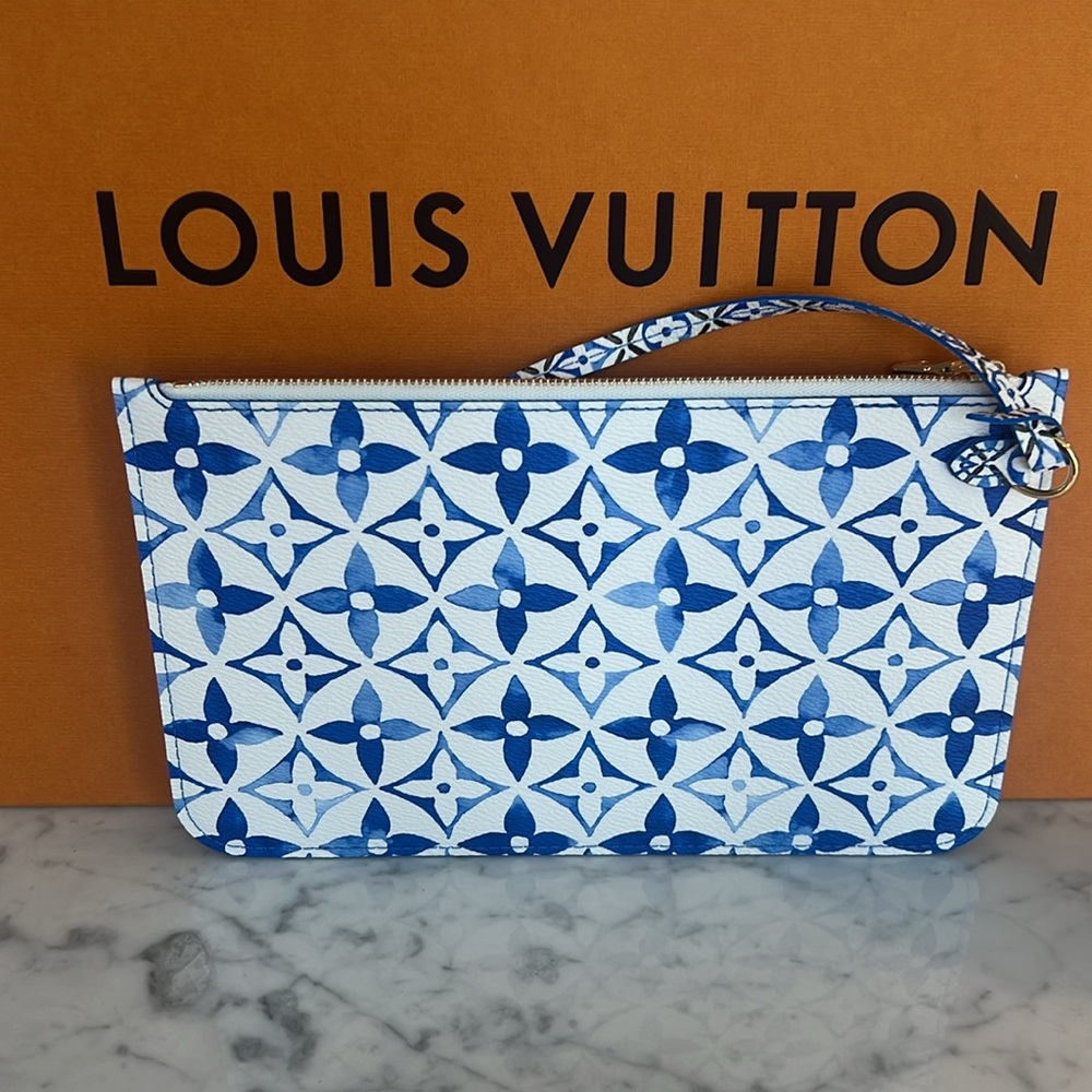 Louis Vuitton Blue and White pochette💙🤍
Listing for pouch only💙 - Picture 2 of 8
